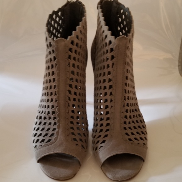 Ivanka Trump Shoes - Ivanka Trump "Didia" Suede Bootie EUC